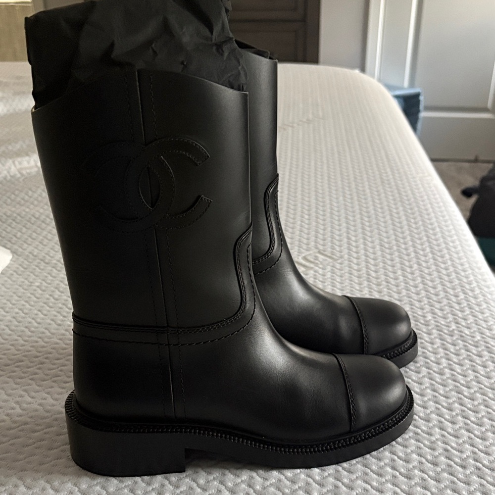 CHANEL Black Leather Mid-Calf Boots - Picture 5 of 7